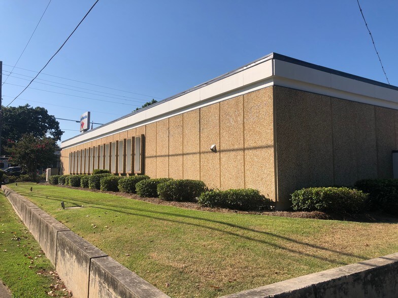 More Photos Of 102 N Broad St, Winder Bank For Lease