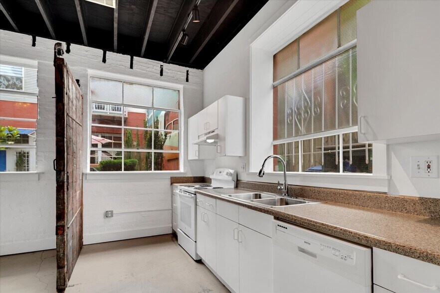 More Photos Of 282 Walker St SW, Atlanta Apartments For Sale