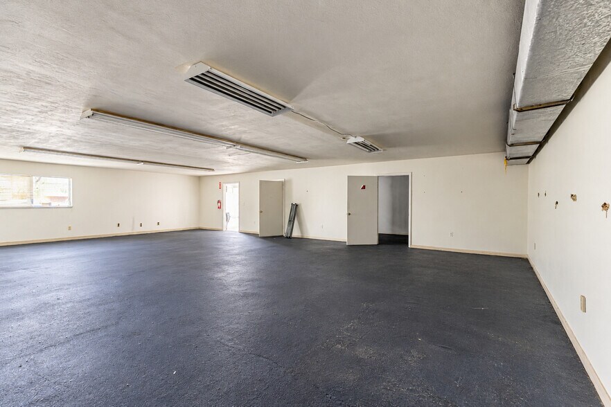 More Photos Of 1921-1959 NE 153rd St, North Miami Beach Warehouse For Sale