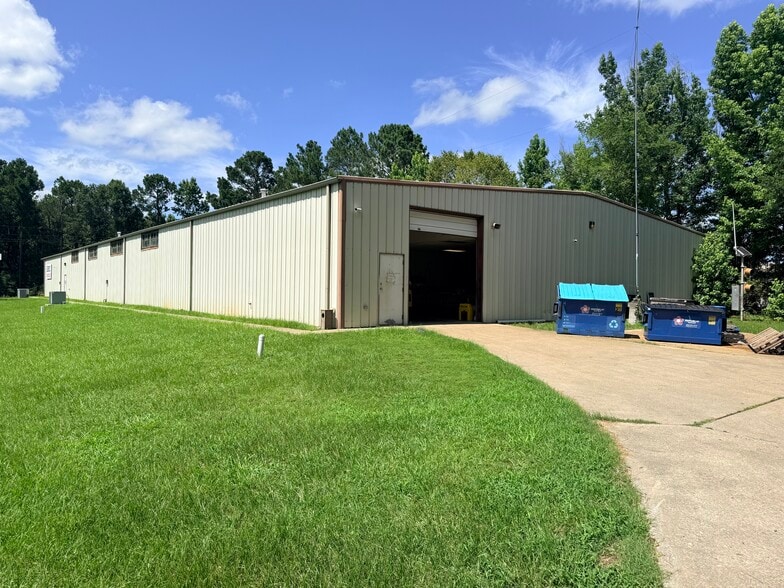 Primary Photo Of 1310 Commerce St, Marshall Light Distribution For Sale