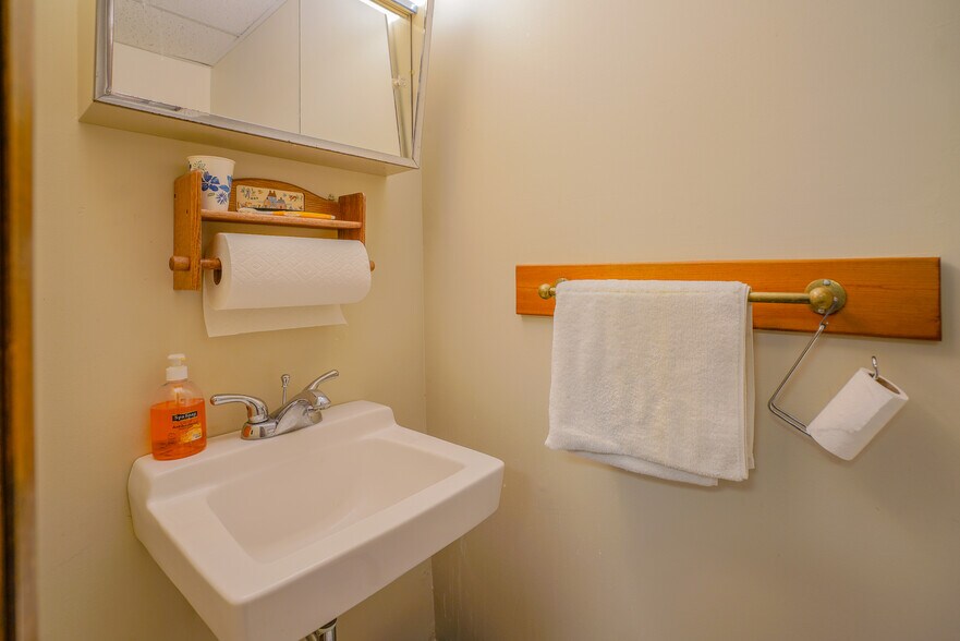 More Photos Of 610 S Cedar Ln, Upper Darby Office Residential For Sale