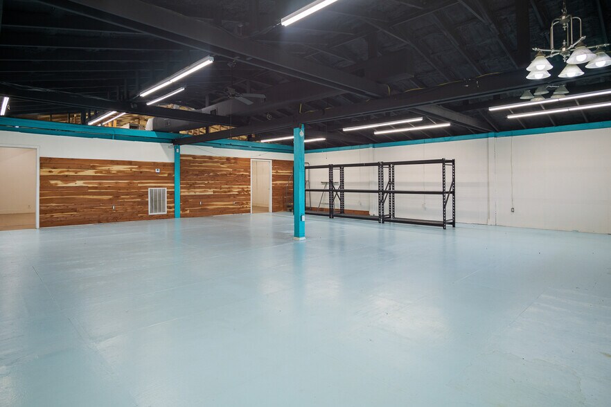 More Photos Of 990 Alma Rd, Crystal Beach Office For Sale