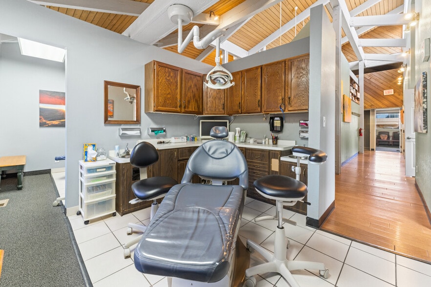 More Photos Of 3225 W Carefree Cir, Colorado Springs Medical For Sale