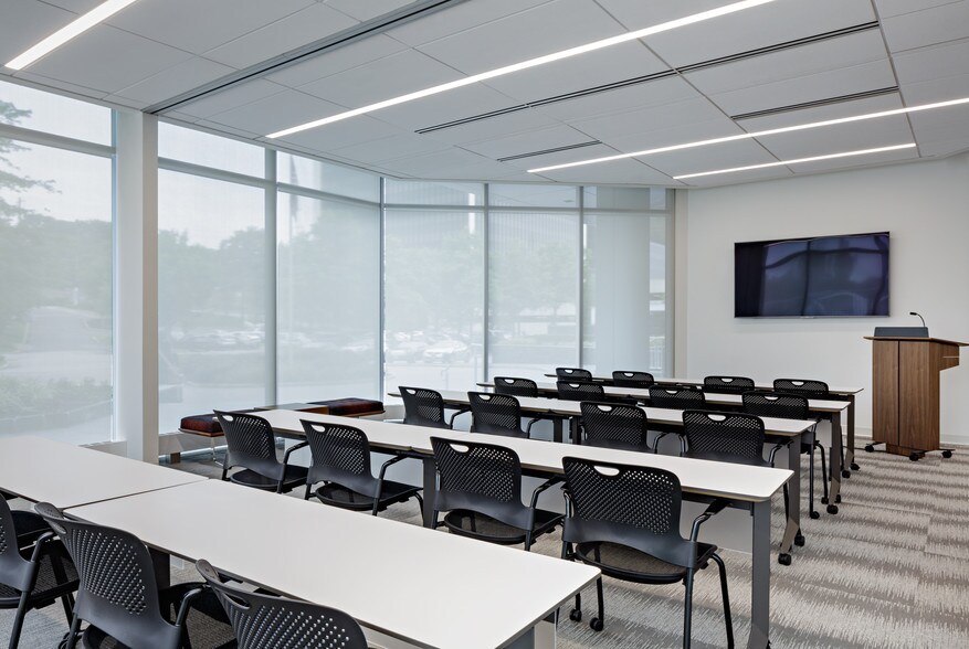 More Photos Of 333 Thornall St, Edison Loft Creative Space For Lease