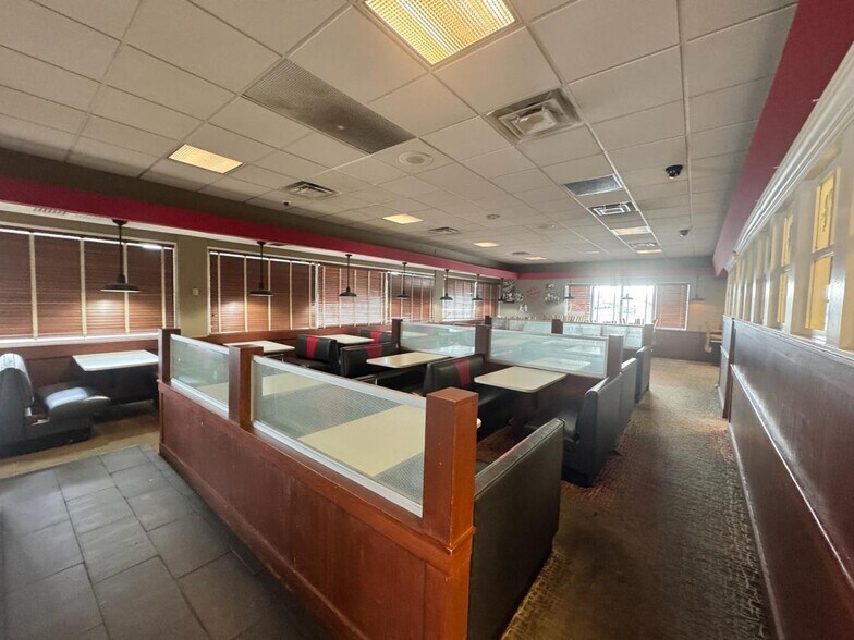 More Photos Of 1285 N High St, Hillsboro Restaurant For Sale