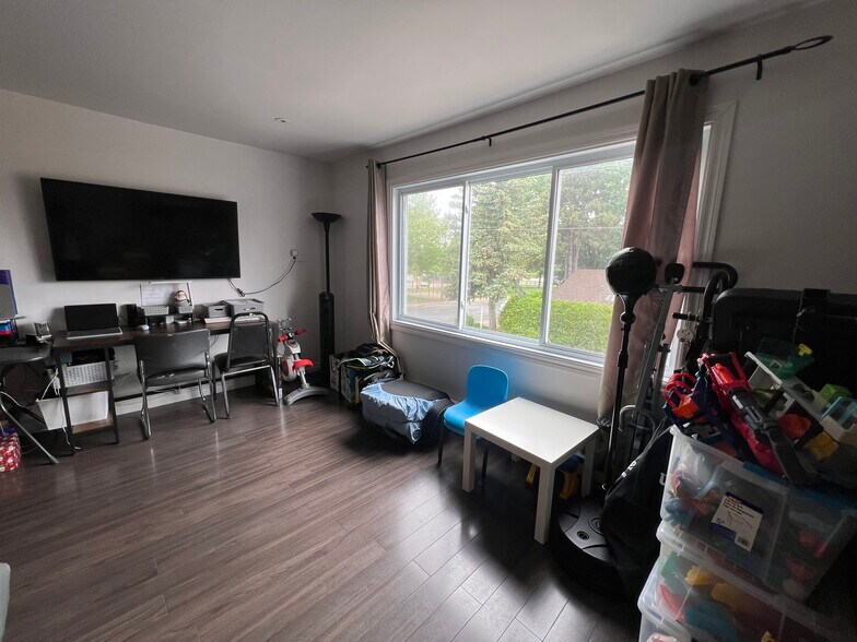 More Photos Of 376-394 Rue Bernard, Terrebonne Office For Sale