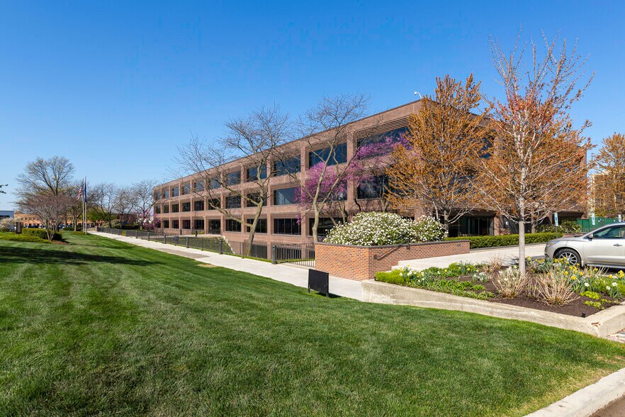More Photos Of 1200 Jorie Blvd, Oak Brook Office Residential For Lease