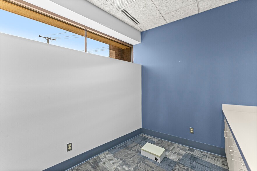 More Photos Of 24825 Michigan Ave, Dearborn Office For Lease