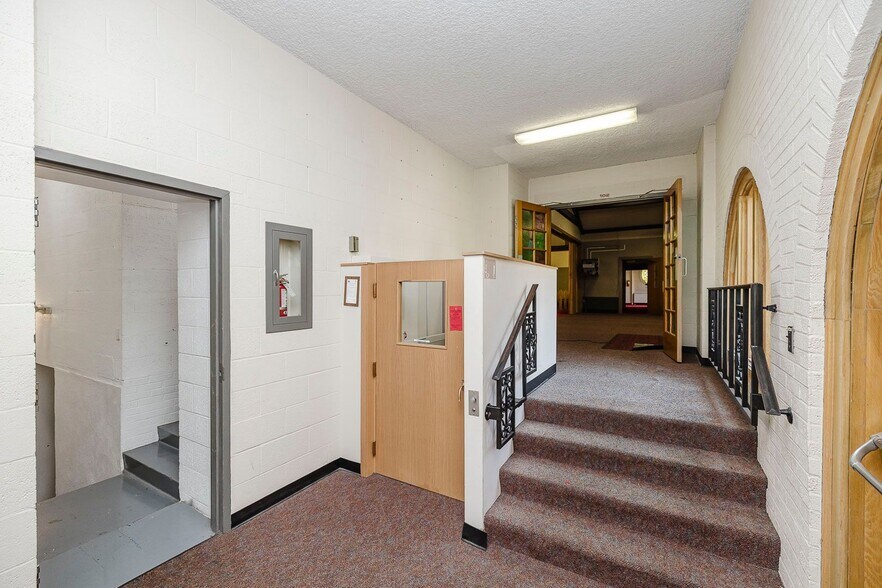 More Photos Of 856 S Green St, Wichita Religious Facility For Sale