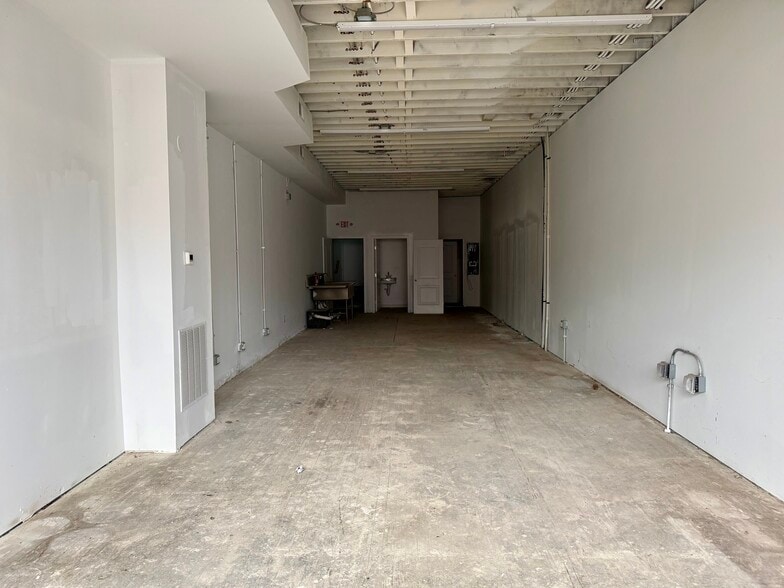 More Photos Of 29 E Cross St, Baltimore Storefront Retail Office For Sale