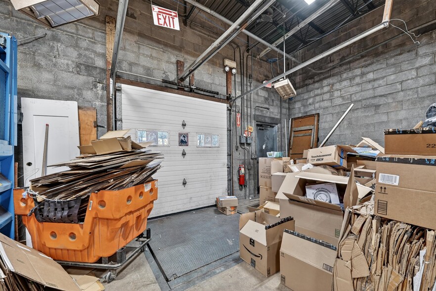 More Photos Of 297 Margaret King Ave, Ringwood Warehouse For Sale