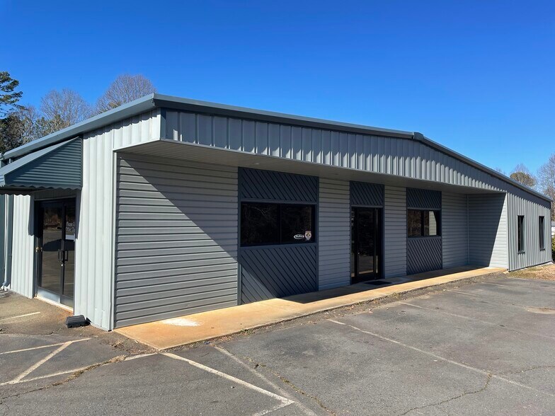 More Photos Of 8621 Fairview Rd, Charlotte Unknown For Lease