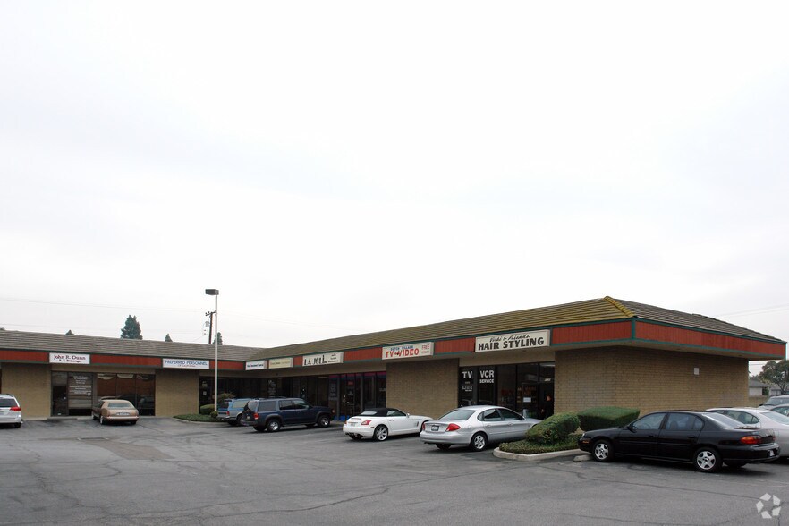 More Photos Of 5520-5574 South St, Lakewood Unknown For Lease
