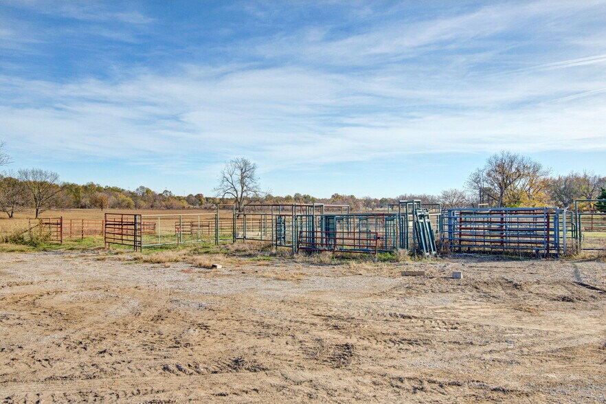 More Photos Of 4748 N 4318, Pryor Flex For Sale