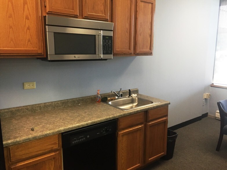 More Photos Of 1250 S Grove Ave, Barrington Unknown For Lease