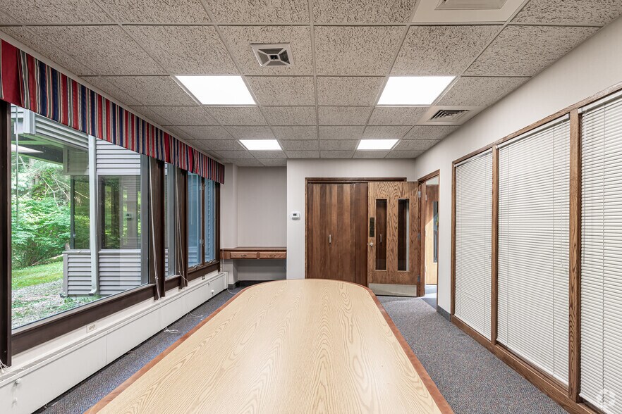 More Photos Of 35 Tower Ln, Avon Medical For Lease