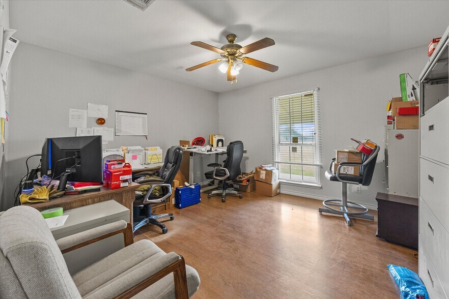 More Photos Of 1101 Willy Vester Rd, Van Alstyne Warehouse For Sale