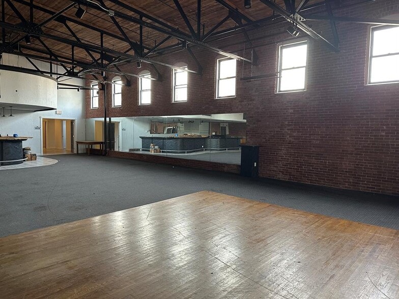 More Photos Of 444 Hartford Pike, Dayville Freestanding For Sale