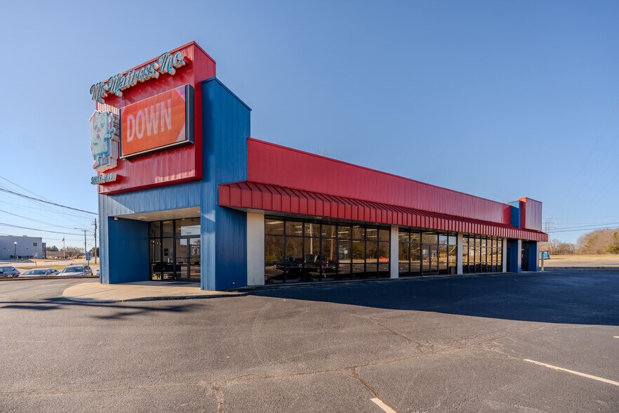 More Photos Of 1088 S Pendleton St, Easley Freestanding For Lease