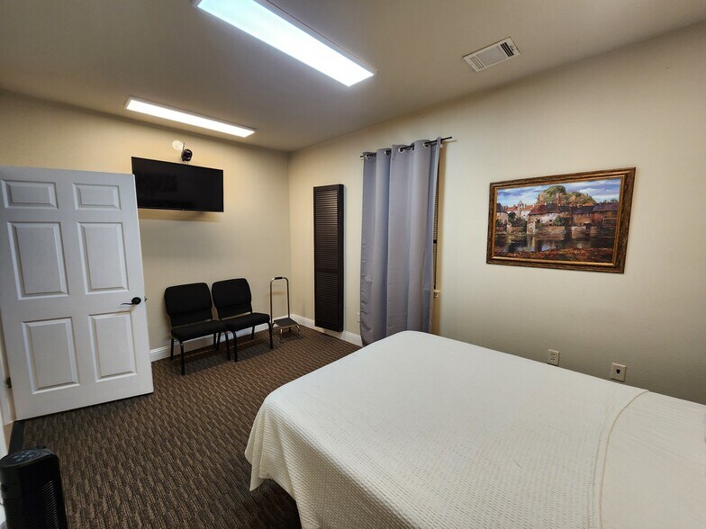 More Photos Of 2125 Martin Dr, Bedford Medical For Sale