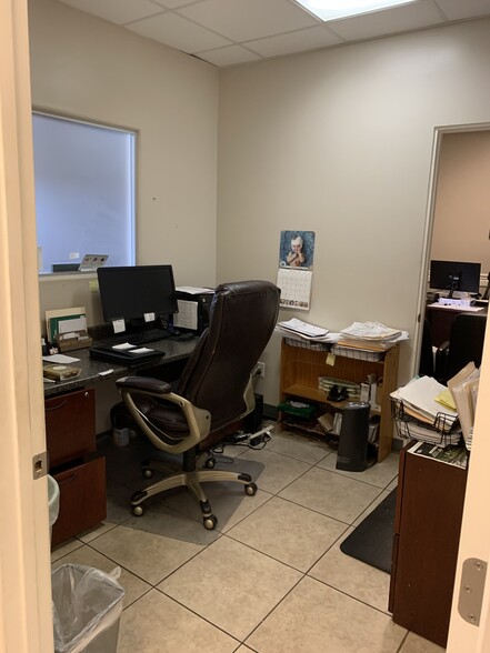 More Photos Of 5797 Washington Blvd, Culver City Showroom For Lease