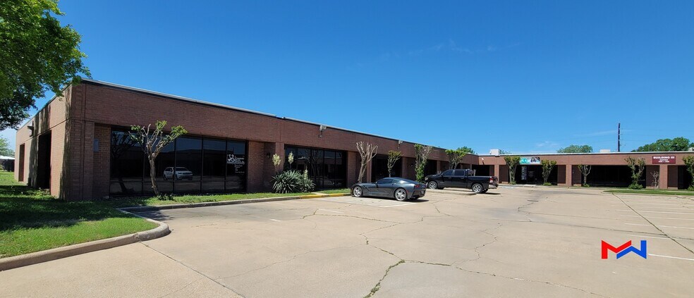 More Photos Of 11210 Steeplecrest, Houston Office For Sale