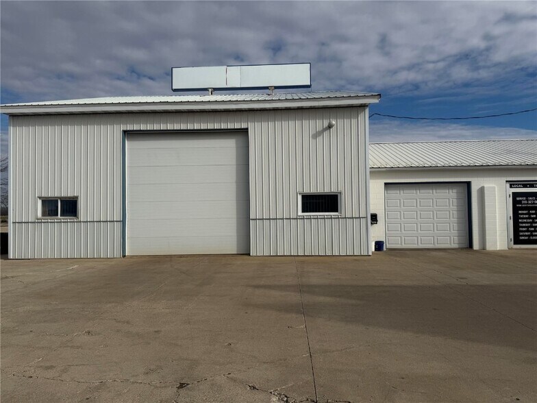 More Photos Of 2343 Jamestown Ave, Independence Auto Repair For Sale