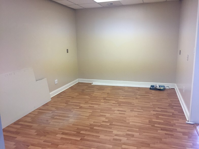 More Photos Of 275 Center Rd, Monroeville Office For Lease