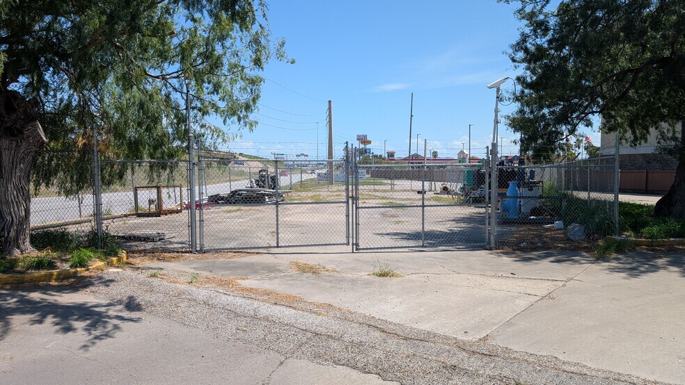 More Photos Of 5233 Interstate 37, Corpus Christi Land For Lease
