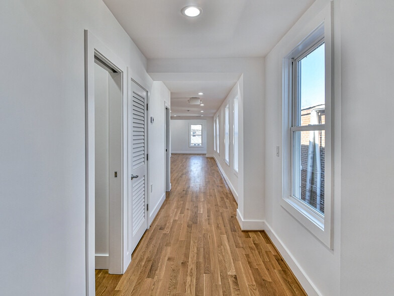 More Photos Of 515 11th St SE, Washington Storefront Retail Office For Lease