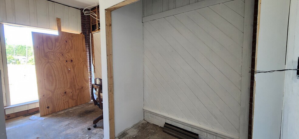 More Photos Of 82 Cold Spring Rd, Monticello Loft Creative Space For Sale