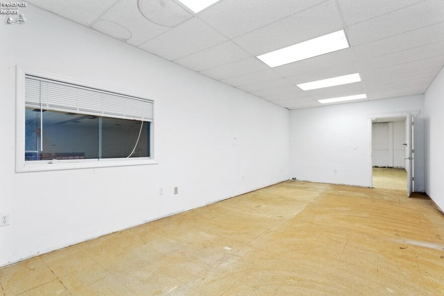 More Photos Of 46400 Telegraph Rd, Amherst Freestanding For Sale