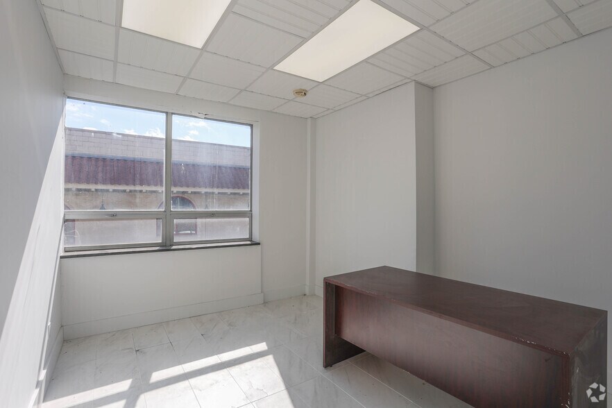 More Photos Of 91 N Franklin St, Hempstead Office For Sale