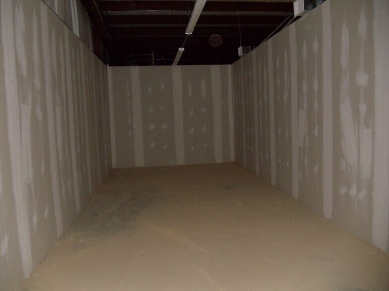 More Photos Of 4857 State Route 93, Oak Hill Freestanding For Lease