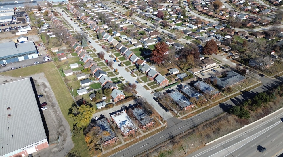 More Photos Of 15405 E 11 Mile Rd, Roseville Apartments For Sale
