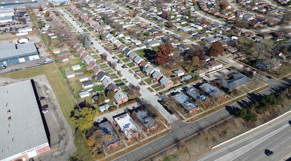 More Photos Of 15405 E 11 Mile Rd, Roseville Apartments For Sale