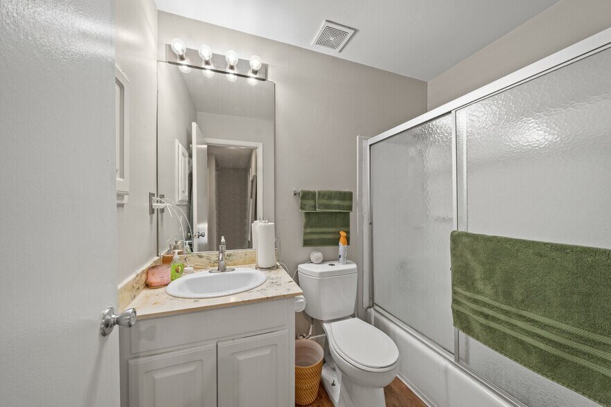 More Photos Of 1707 E 97th St, Kansas City Apartments For Sale