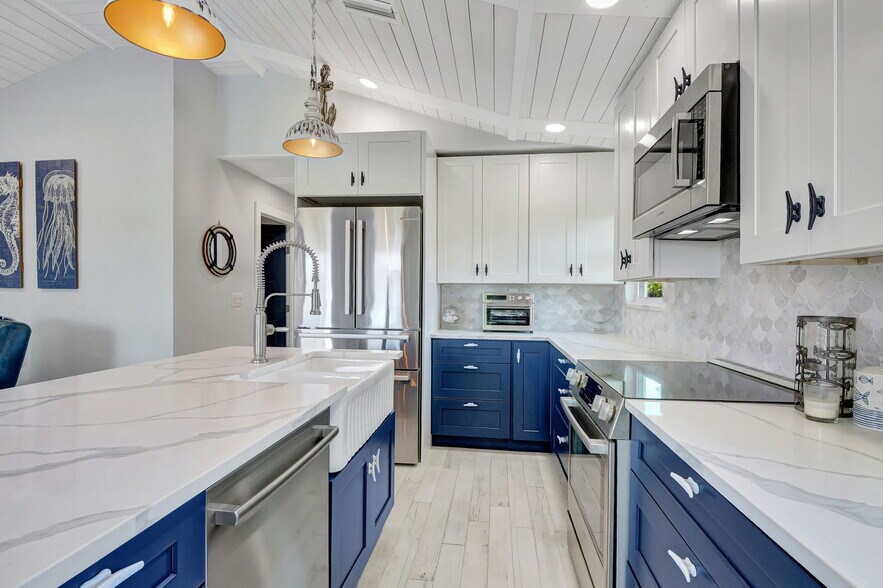 More Photos Of 193 Cocohatchee St, Naples Specialty For Sale