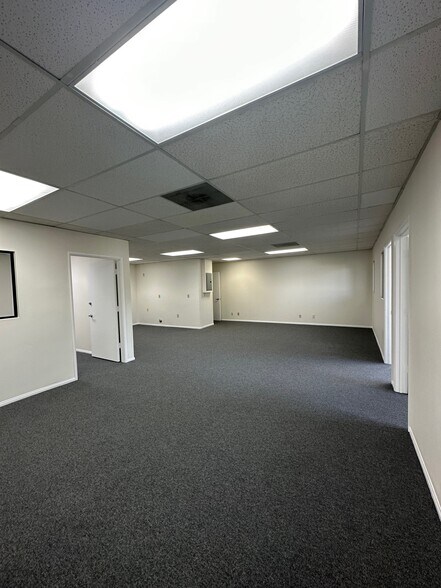 More Photos Of 2340 Plaza Del Amo, Torrance Office For Lease