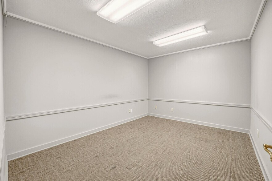 More Photos Of 240 W Green St, Stephenville Office For Sale
