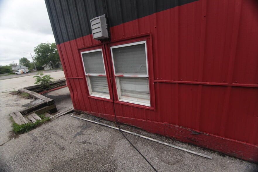 More Photos Of 4706 12th St, Rock Island Auto Dealership For Sale