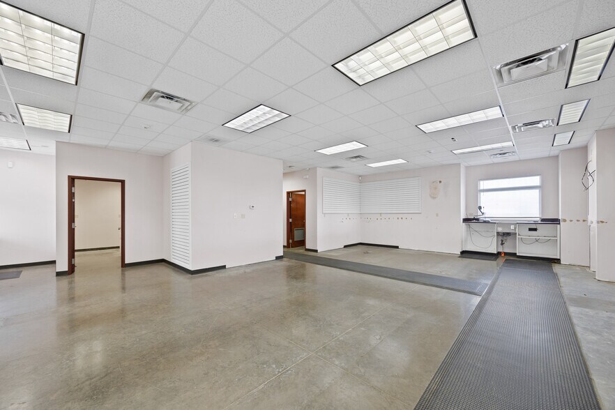 More Photos Of 1495 E 10th St, Jeffersonville Drugstore For Sale