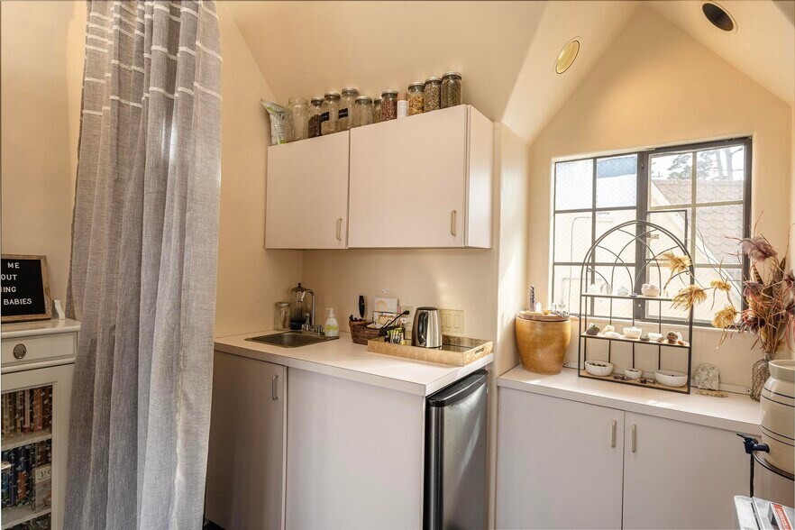 More Photos Of 1084 Cass St, Monterey Medical For Sale