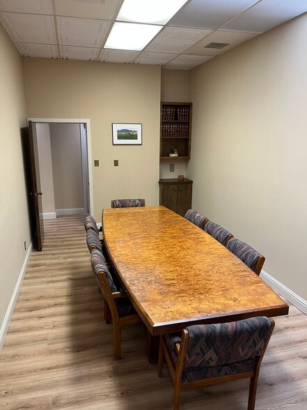 More Photos Of 4-10 W Alisal St, Salinas Office For Lease