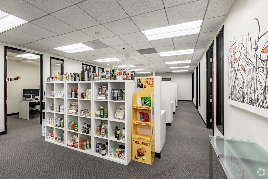 More Photos Of 5805 Sepulveda Blvd, Sherman Oaks Office For Lease