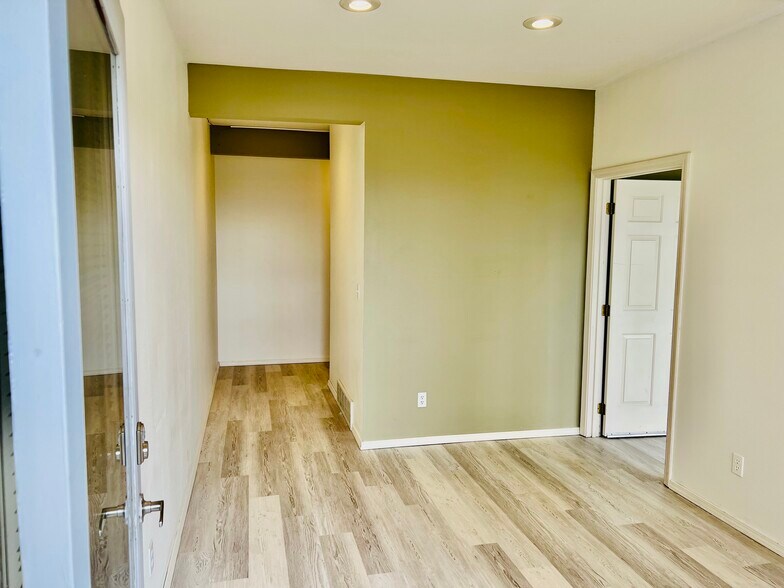 More Photos Of 808-810 6th St S, Kirkland Office Residential For Lease