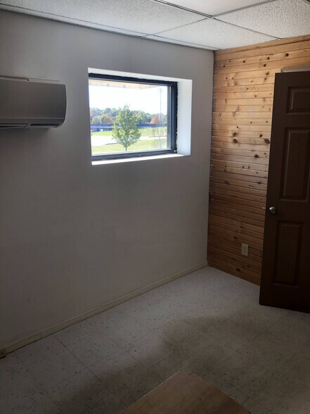 More Photos Of 2016 N Westwood Blvd, Poplar Bluff Freestanding For Sale