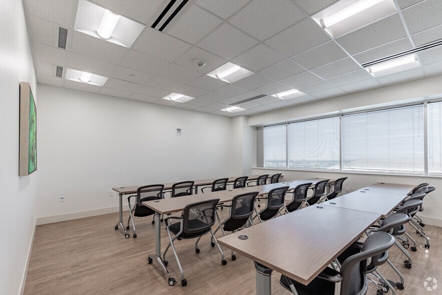 More Photos Of 540 Madison Oak Dr, San Antonio Medical For Lease