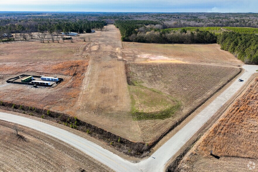 More Photos Of 628 Industrial Park Rd, Roberta Warehouse For Lease