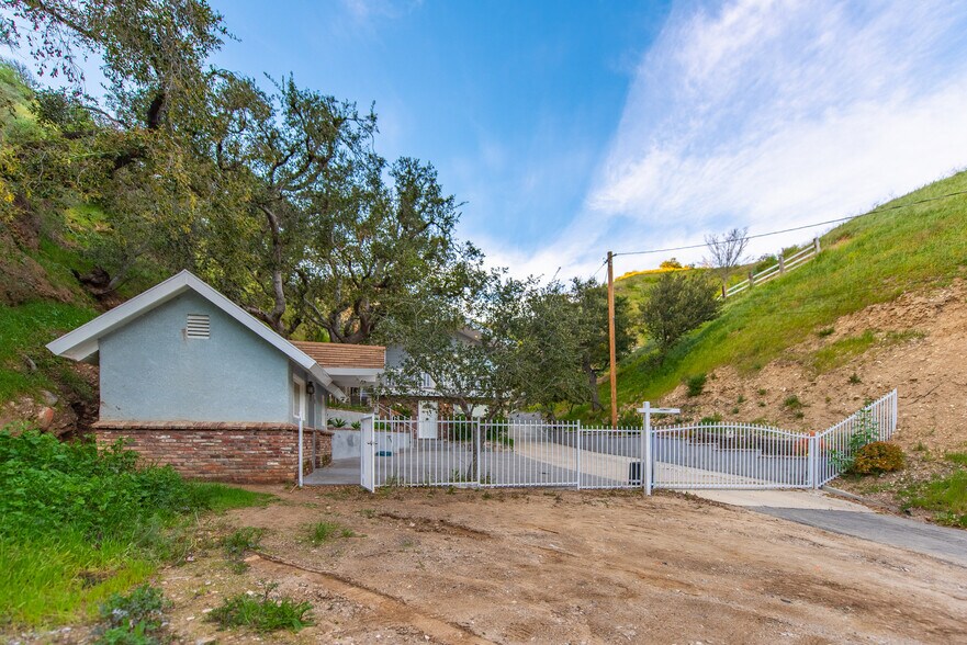 More Photos Of 12141 Wildwood Trl, Kagel Canyon Specialty For Sale